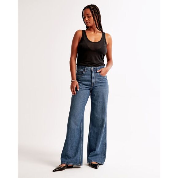 NWT Abercrombie & Fitch Curve Love High Rise Wide Leg Jean Dark Size 34 Short - Picture 1 of 13